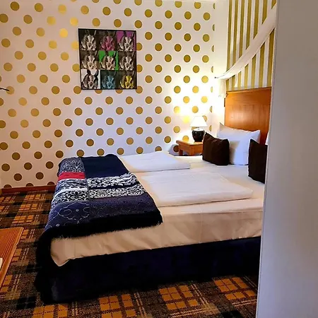 Schieferhof - Glaslust ホテル ノイウハウス・アム・レンヴェーク