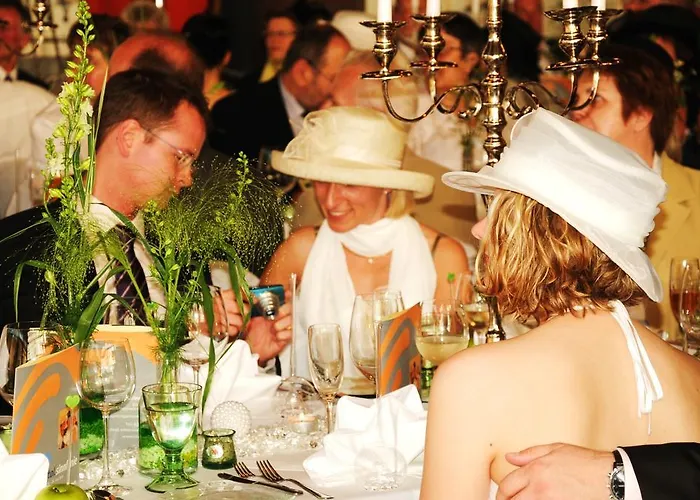 ホテル Schieferhof - Glaslust ノイウハウス・アム・レンヴェーク